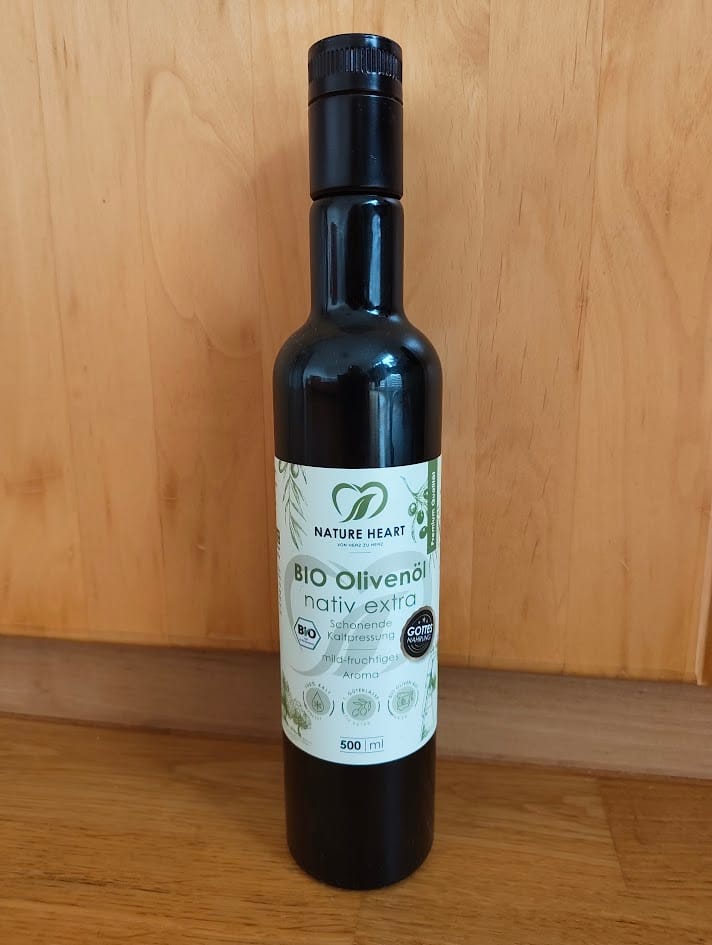 BIO Olivenöl von Nature heart. Mild fruchtiges Aroma. Produkt Visual